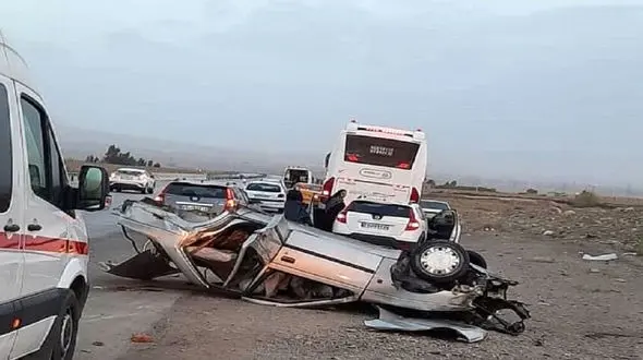 9 کشته در تصادف و آتش سوزی پژو پارس و هیوندا در جاده سمنان /  فقط پسربچه 5 ساله زنده ماند 