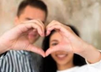 خلاقیت عاشقانه یک جوان برای ابراز دلتنگی برای معشوق درست در وسط جاده/ هنر به کنار احساس هم که فقط نزد جوان ایرانیست و بس!