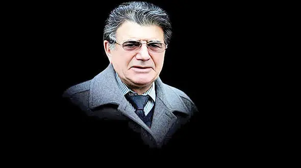 ‏آواز خوانی همایون در مزار پدرش استاد ‎شجریان + فیلم