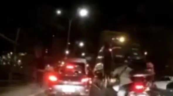 عاقبت دزدی از پلیس! + فیلم