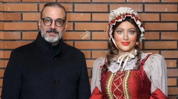 عکس / درخشش بهنوش طباطبایی در پشت صحنه نمایش الیور توئیست با تیپ و استایل ویکتوریایی در کنار مهمان ویژه علیرضا قربانی و سیامک انصاری ...