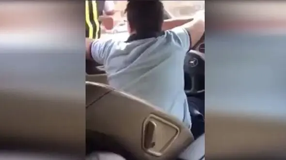 فیلم لحظه زیر گرفتن پلیس توسط راننده نوجوان ماشین لاکچری