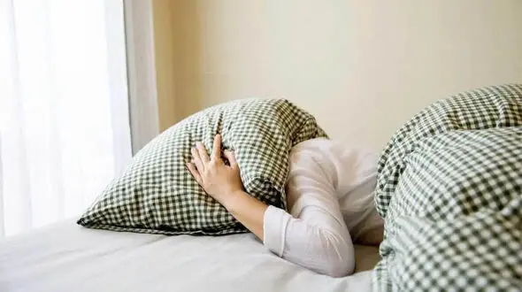 کم‌ خوابی چیست؟ / راه‌های مقابله با کم‌ خوابی + عوارض کم خوابی
