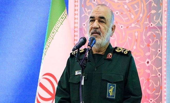 سرلشکر سلامی: موشک فتاح ماورای صوت می تواند از کمند ضد‌موشک ها عبور کند