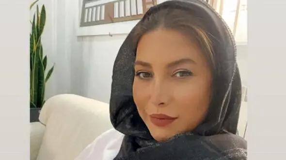 بشقاب‌های عتیقه و دیوار کوب خانه ویلاییِ فریبا نادری در تهران با رونمایی از شومینه تمام سنگ خانم بازیگر+عکس/مثل همیشه شیک و اعیانی