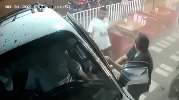 فیلم  / مرد حواس پرت کافه را ویران کرد !