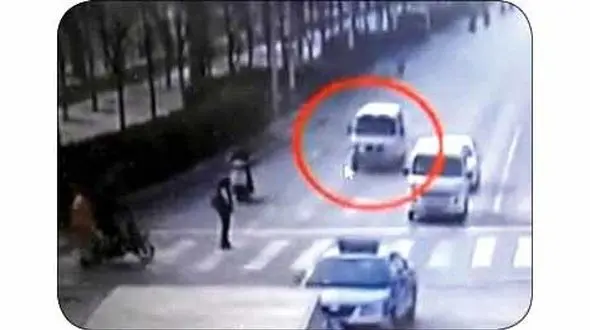 ماجرای مرموز پرواز خودرو‌ها در چین فاش شد!+عکس