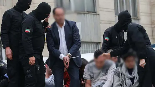 گنده لات مشهد ادای شاه مازندران را در آورد / این جوان در یک فیلم برای پلیس خط و نشان کشیده بود 
