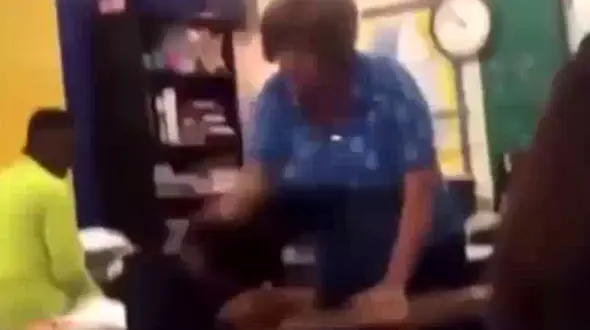 شکنجه یک دانش آموز توسط خانم معلم+فیلم