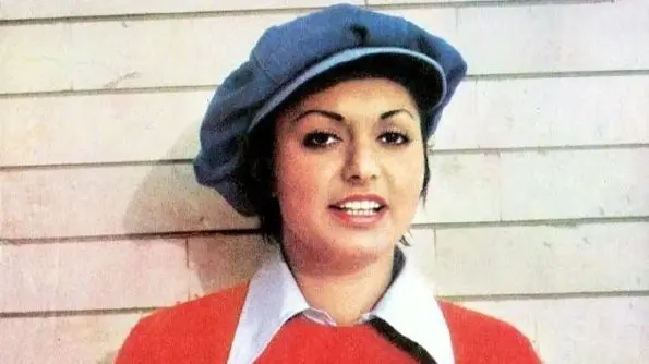 فیلم آواز شاد / هنرنمایی گوگوش در کودکی برای پدر مادرش آتیش سوزوند