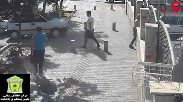 پلیس تهران منتشر کرد / فیلم لحظه قاپیدن موبایل در تهران! / دزدان را می شناسید؟ + فیلم 