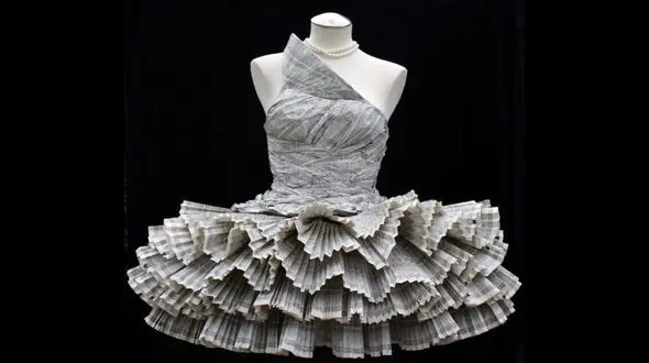  لباسیی از جنس کاغذ از یک طراح با ذوق +عکس 