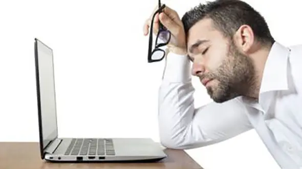 ٧ علامت هشداردهنده هنگام افت قند خون شما