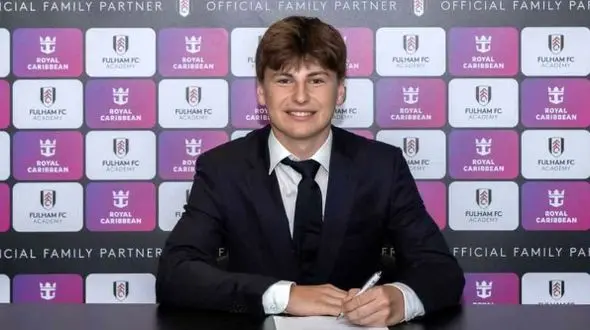 وارث چک اینجاست/ پسر پتر چک با تیم لیگ برتری قرارداد امضا کرد!