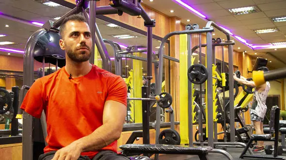 جوان ایرانی دستش را از دست داد اما بر سکوی افتخار ایستاد + فیلم