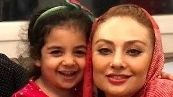 عکس / نگاهی به چیدمان سفره یلدایی پُرطمطراق و اصیل ایرانی یکتا ناصر + عکس/ از انار دون شده تا ظروف قدیمی