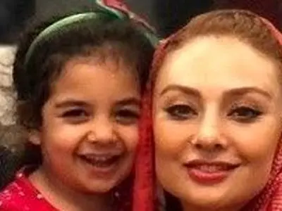 عکس / نگاهی به چیدمان سفره یلدایی پُرطمطراق و اصیل ایرانی یکتا ناصر + عکس/ از انار دون شده تا ظروف قدیمی ...