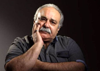 عکس ها / نگاهی به چیدمان ساده و شیک مرحوم محمد کاسبی مزین به چفیه رهبری/ از تابلو فرش چهره آقای بازیگر تا  مبلمان چوبی از آشپزخانه ساده و تمیز تا فرش ایرانی و ...