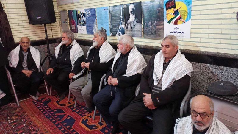  بسیجیان پایگاه دلخاک با حضور پر شور خود به استقبال شهید گمنام رفتند