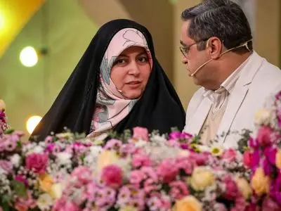 فیلم عاشقانه دلبرانه دکتر عزیزی به همسرش در صدا و سیما المیرا شریفی مقدم رو مبهوت کرد / آدم مگه روش نمیشه به زنش بگه دوست دارم؟