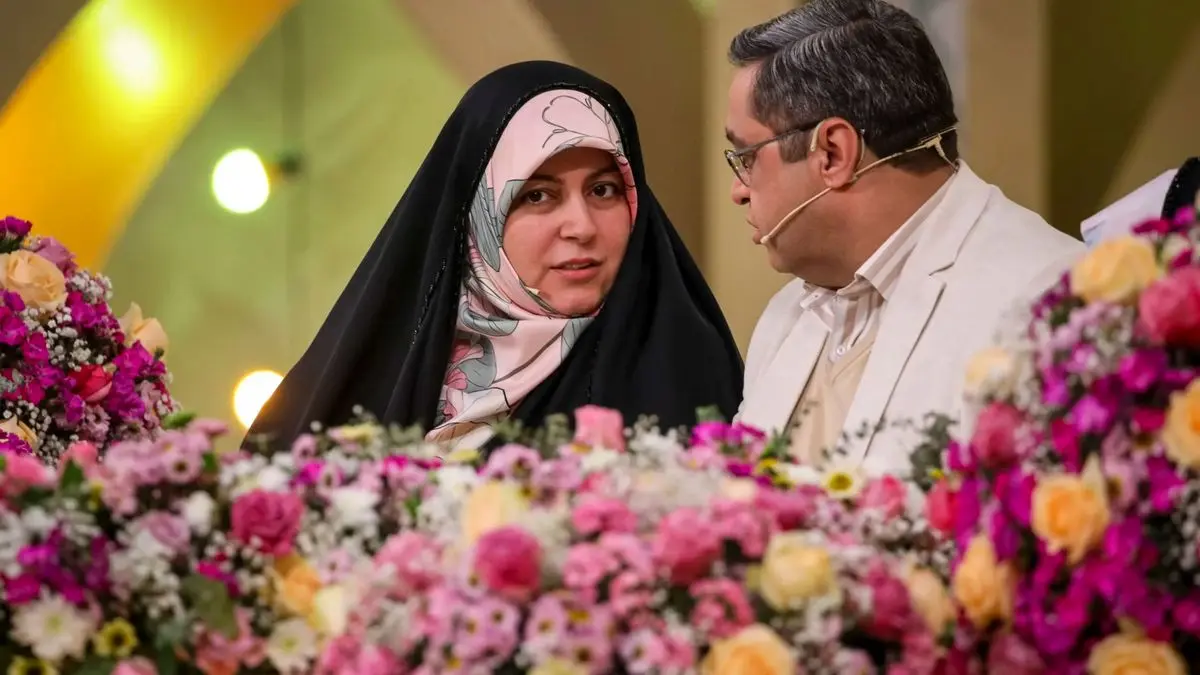 فیلم عاشقانه دلبرانه دکتر عزیزی به همسرش در صدا و سیما المیرا شریفی مقدم رو مبهوت کرد / آدم مگه روش نمیشه به زنش بگه دوست دارم؟