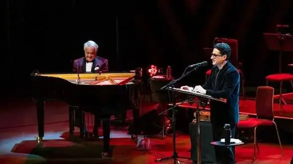 فیلم آواز شکوهمند همایون شجریان و علیرضا قربانی/ مژه برهم نزنم تا که زدستم نرود ناز چشم تو