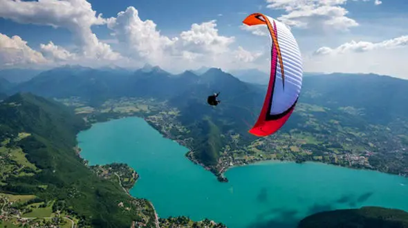 مرگ یک پاراگلایدر سوار با سقوط در غرب تهران / عصر جمعه رخ داد