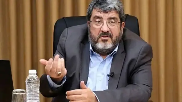 محسن رضایی یا فواد ایزدی: کدام یک باید لباس عوض کند؟