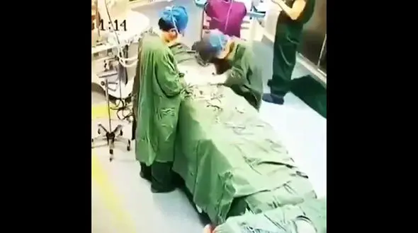 فیلم لحظه بیهوش شدن پزشک جراح بر اثر ویروس ‌کرونا