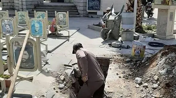 عکس/ آماده سازی مزار سردار حجازی در جوار برادر شهیدش