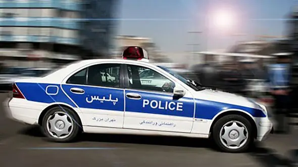 ببینید / بکسل کردن ماشین خراب توسط راهنمایی رانندگی+فیلم