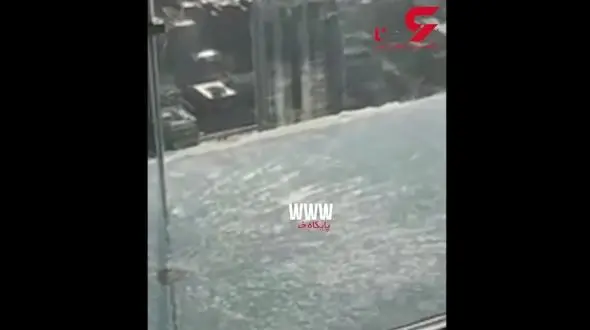 شکستن پل شیشه ای در طبقه 103 یک آسمانخراش / چه بلایی سر گردشگران آمد؟+ فیلم