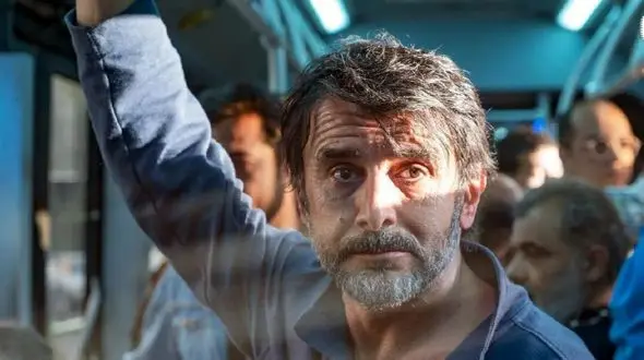 امین حیایی؛ از « کوکتل‌مولوتوف» تا «زیبا صدایم کن»