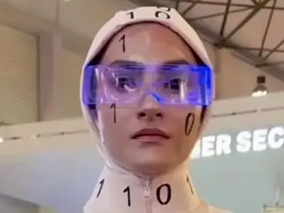 حضور ربات‌های انسان‌نما در برنامه امیرحسین قیاسی