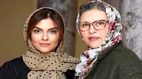 رویا تیموریان و دخترش دنیا مدنى ژست عاشقانه