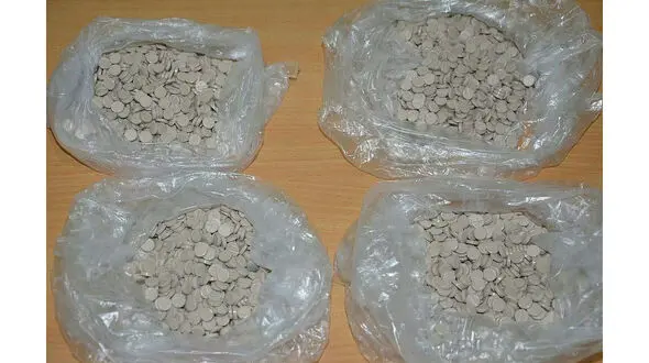 کشف ۱۲ هزار قرص متادون و ترامادول از خودرو متهم 