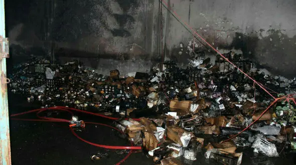 آتش سوزی در 2 انبار 3 هزارمتری در جنوب تهران + عکس 