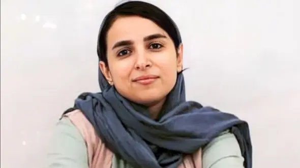  گیر دادن عجیب  زینب موسوی به عروس رضا گلزار !  / چقدر دقت داشت خانم کوزوو ! + عکس