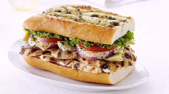 ساندویچ مرغ خانگی با طعم پنیری متفاوت