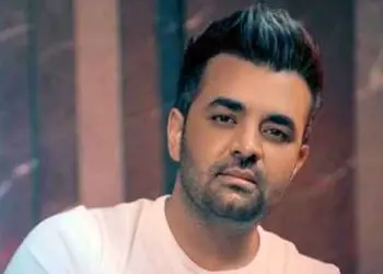 دانلود آهنگ باشکوه گردنبند از میثم ابراهیمی / راه این گلو رو میبندی کل وقتایی که میخندی