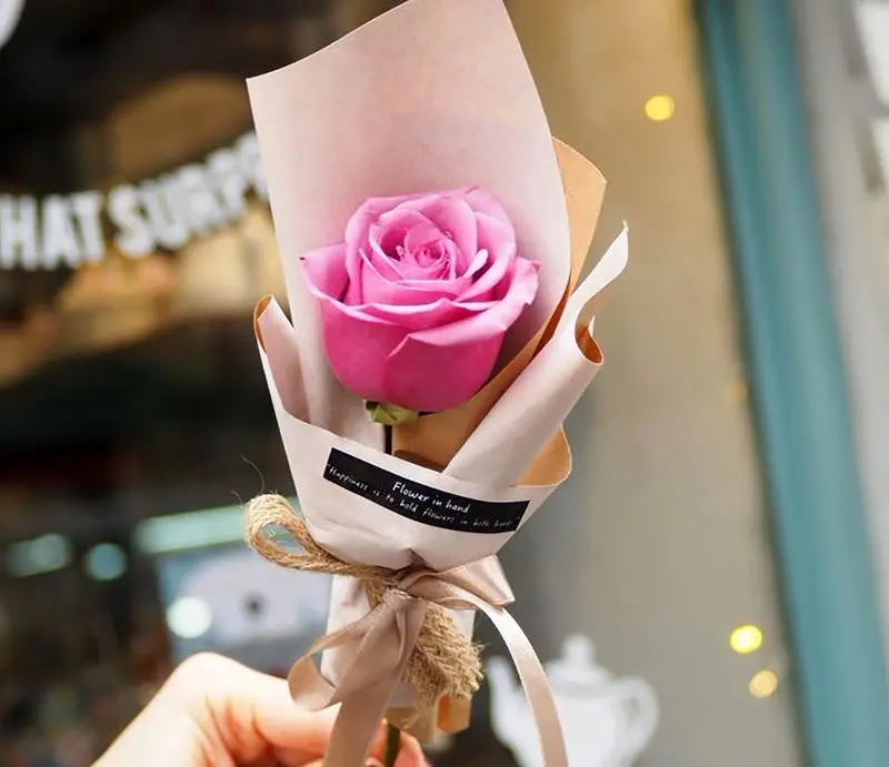 تزیین گل رز قرمز تک شاخه