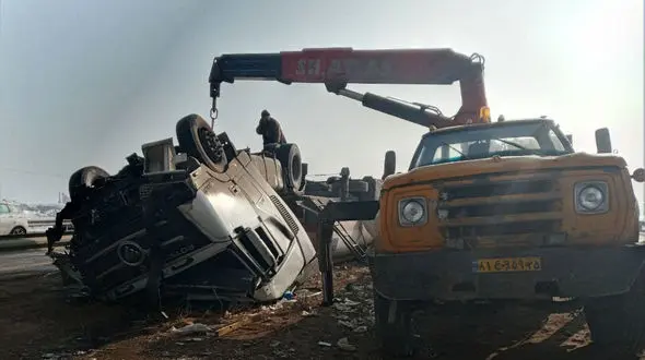 یک کشته در حادثه چپ شدن تانکر مواد نفتی در تبریز + فیلم و عکس