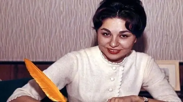 عکس سفر به ایام قدیم /  شیطنت های دخترانه فرح پهلوی در دوران مجردی /  سال 1330