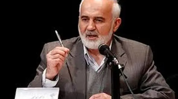 حضور احمد توکلی در دادگاه انقلاب برای شرکت در جلسه محاکمه یاشار سلطانی
