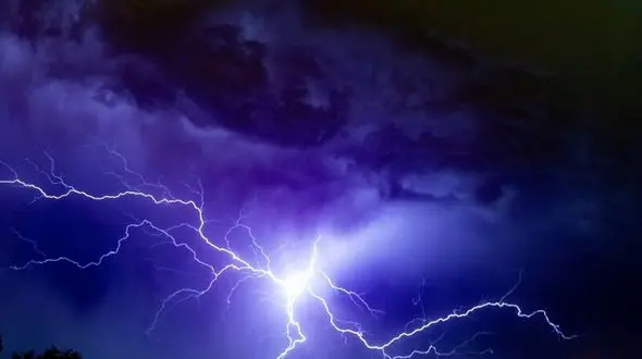 ببینید / نمای زیبا از رعد و برق + فیلم 