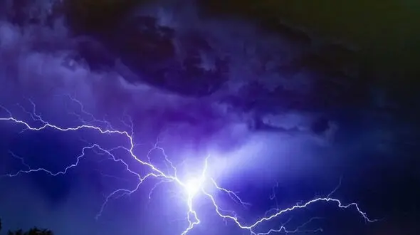 ببینید / نمای زیبا از رعد و برق + فیلم 