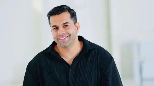 صفر تا صد بیوگرافی رضا بهرام خواننده و آهنگساز خوش صدای ایرانی؛ از عضو تیم فوتبال فولاد خوزستان تا فارغ التحصیلی در رشته مدیریت مالی