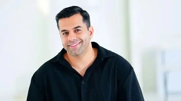 صفر تا صد بیوگرافی رضا بهرام خواننده و آهنگساز خوش صدای ایرانی؛ از عضو تیم فوتبال فولاد خوزستان تا فارغ التحصیلی در رشته مدیریت مالی