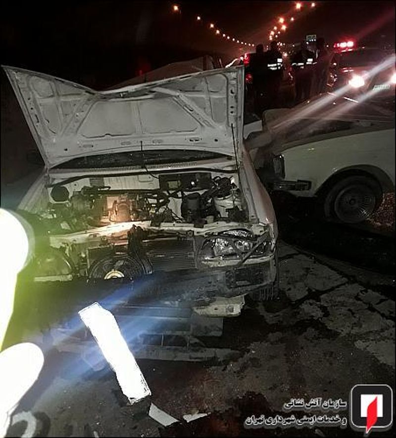 مصدومیت 6 سرنشین در تصادف زنجیره‌ای سه خودرو در بزرگراه آزادگان