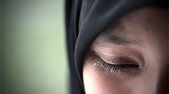 دختری دلباخته نامزدش مجبور شد دوستانش را برای شوهرش به خانه دعوت کند  + جزییات تلخ